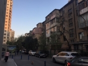 Satılır 3 otaqlı 75 m2 köhnə tikili İnşaatçılar m.