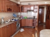 İcarəyə verilir 3 otaqlı 135 m2 yeni tikili Xətai r.