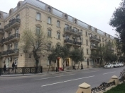 İcarəyə verilir 4 otaqlı 120 m2 köhnə tikili Şah İsmayıl Xətai m.