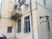 Satılır 2 otaqlı 60 m2 köhnə tikili Rusiya səfirliyi