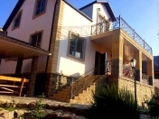 Satılır 6 otaqlı 300 m2 villa Oğuz