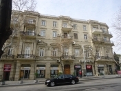 Satılır 5 otaqlı 114 m2 köhnə tikili Nizami kinoteatrı