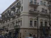 Satılır 2 otaqlı 80 m2 köhnə tikili Rusiya səfirliyi