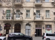 Satılır 5 otaqlı 155 m2 köhnə tikili Sahil m.