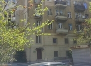 İcarəyə verilir 3 otaqlı 90 m2 köhnə tikili Elmlər Akademiyası m.