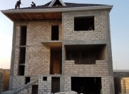 Satılır 8 otaqlı 460 m2 bağ evi Koroğlu m.