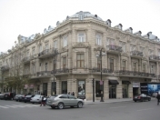 İcarəyə verilir 4 otaqlı 450 m2 obyekt Sahil m.