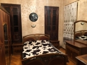 İcarəyə verilir 4 otaqlı 100 m2 köhnə tikili Mərkəzi Univermaq