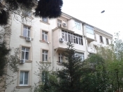 İcarəyə verilir 3 otaqlı 65 m2 köhnə tikili Rusiya səfirliyi