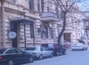 İcarəyə verilir 8 otaqlı 320 m2 köhnə tikili Fəvvarələr meydanı