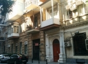 İcarəyə verilir 3 otaqlı 85 m2 köhnə tikili Sahil m.
