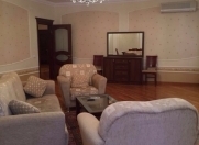 İcarəyə verilir 4 otaqlı 130 m2 yeni tikili 28 May m.