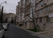 Satılır 1 otaqlı 38 m2 köhnə tikili Ayna Sultanova heykəli