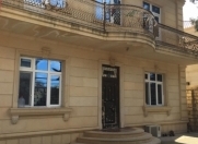 Satılır 7 otaqlı 220 m2 həyət evi Zərifə Əliyeva adına park