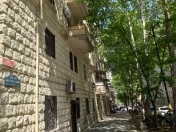 İcarəyə verilir 3 otaqlı 90 m2 köhnə tikili Nizami m.