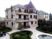 Satılır 12 otaqlı 900 m2 bağ evi Novxanı