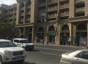 İcarəyə verilir 3 otaqlı 100 m2 köhnə tikili Yasamal r.