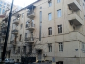 İcarəyə verilir 3 otaqlı 95 m2 köhnə tikili Elmlər Akademiyası m.