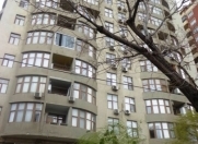 Satılır 5 otaqlı 220 m2 yeni tikili 28 May m.