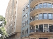 Satılır 3 otaqlı 170 m2 yeni tikili Axundov bağı