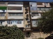 Satılır 3 otaqlı 85 m2 köhnə tikili İnşaatçılar m.