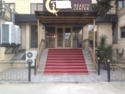 İcarəyə verilir 3 otaqlı 180 m2 obyekt Ayna Sultanova heykəli