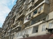 Satılır 3 otaqlı 65 m2 köhnə tikili İnşaatçılar m.