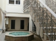 İcarəyə verilir 6 otaqlı 150 m2 ofis Nizami m.