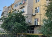 Satılır 2 otaqlı 50 m2 köhnə tikili İnşaatçılar m.