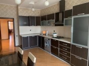 İcarəyə verilir 3 otaqlı 135 m2 yeni tikili Caspian Plaza