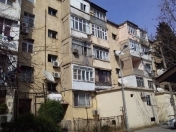 Satılır 2 otaqlı 50 m2 köhnə tikili Ayna Sultanova heykəli