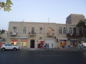 İcarəyə verilir 2 otaqlı 65 m2 köhnə tikili 28 May m.