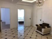 İcarəyə verilir 3 otaqlı 140 m2 köhnə tikili Xətai r.