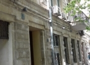 İcarəyə verilir 3 otaqlı 102 m2 köhnə tikili Sahil m.