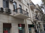 Satılır 5 otaqlı 200 m2 köhnə tikili Sahil m.