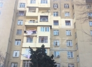 Satılır 3 otaqlı 80 m2 köhnə tikili Əhmədli m.