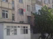 Satılır 4 otaqlı 87 m2 köhnə tikili Elit ticarət mərkəzi
