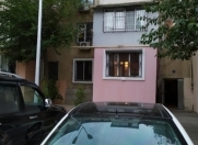 Satılır 3 otaqlı 75 m2 köhnə tikili Yasamal r.