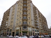 İcarəyə verilir 4 otaqlı 150 m2 yeni tikili Sahil m.