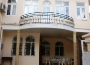 Satılır 6 otaqlı 200 m2 həyət evi Nəsimi r.