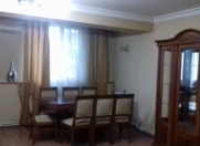 İcarəyə verilir 3 otaqlı 105 m2 köhnə tikili Yeni Yasamal