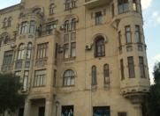 İcarəyə verilir 2 otaqlı 80 m2 köhnə tikili İçəri Şəhər m.