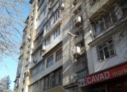 Satılır 4 otaqlı 100 m2 köhnə tikili İnşaatçılar m.