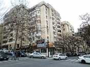 Satılır 4 otaqlı 110 m2 köhnə tikili Axundov bağı