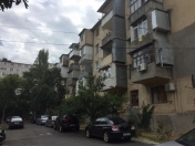 Satılır 2 otaqlı 58 m2 köhnə tikili İnşaatçılar m.