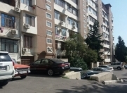 Satılır 3 otaqlı 80 m2 köhnə tikili İnşaatçılar m.