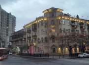 Satılır 3 otaqlı 90 m2 köhnə tikili Axundov bağı