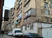 Satılır 3 otaqlı 70 m2 köhnə tikili İnşaatçılar m.