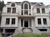 Satılır 12 otaqlı 1200 m2 villa Ayna Sultanova heykəli