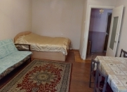 İcarəyə verilir 1 otaqlı 40 m2 köhnə tikili Hüseyn Cavid parkı